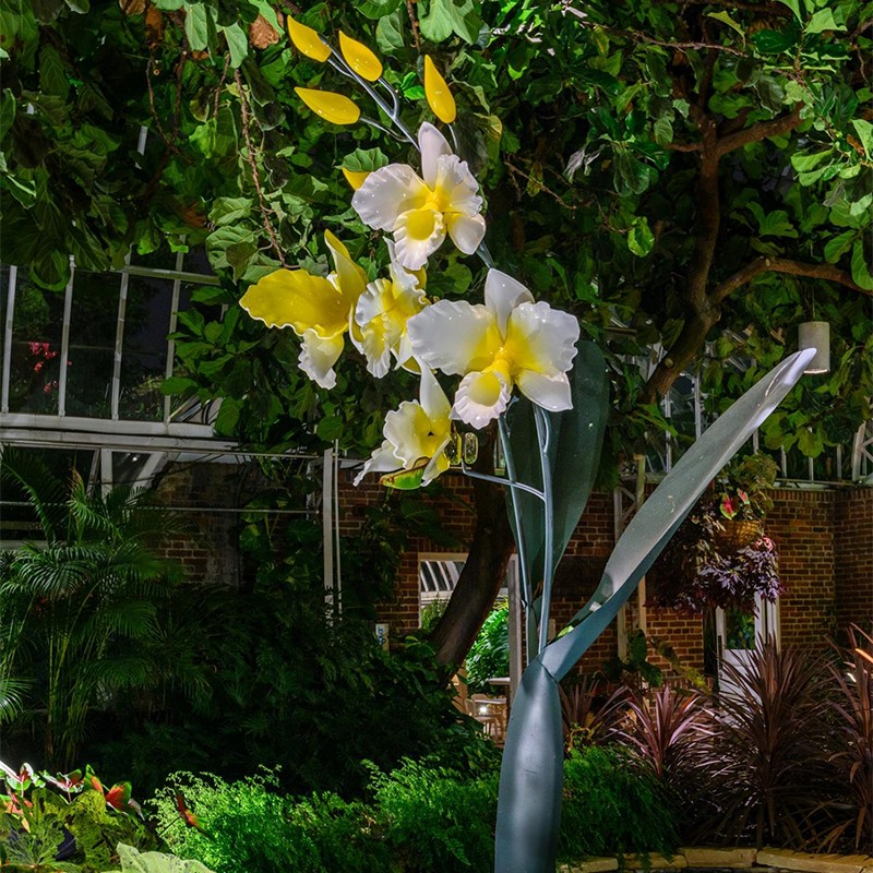 Outdoor Flower Glass Lamp